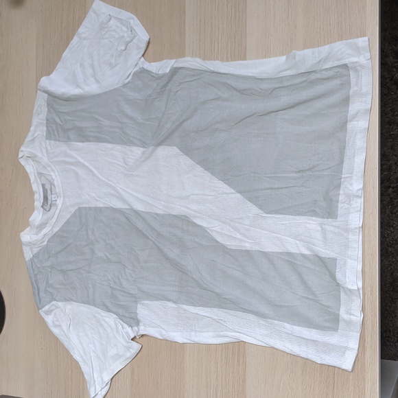 Calvin Klein Abstract T shirt - Picture 1 of 3